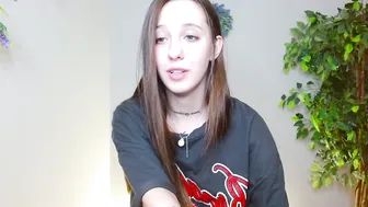 Little_cherry___ posing on webcam 17-Jul-2025