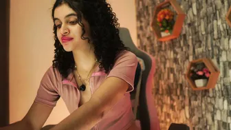 sweetbonii posing on cam 07-07-2026