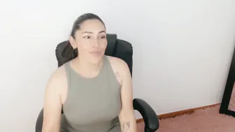 luna_lgomez longhair posing on cam