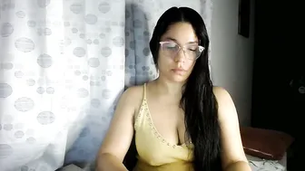 queenvictoria2023 bigboobs posing on webcam