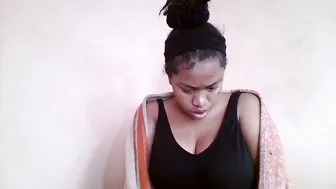 Nicelly01 posing on cam cam sex chat