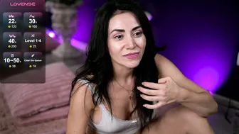 Sportymilfx posing on webcam (07-18-2025)