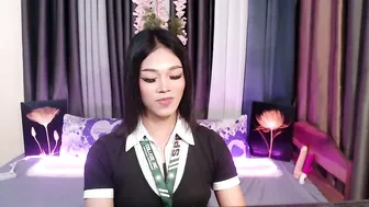 urlovely_jemma asian posing on cam