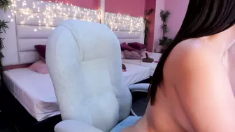 laurabigtits (07-24-2026)
