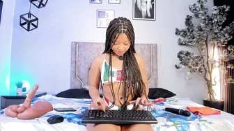 miaakittyy recorded nude video 1072202