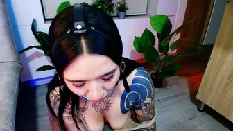 neytiri_san submissive posing on webcam