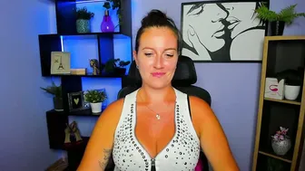 amanda_burn bignaturalboobs (08-05-2026)