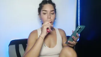 Melody_phillips2 posing on webcam cam sex