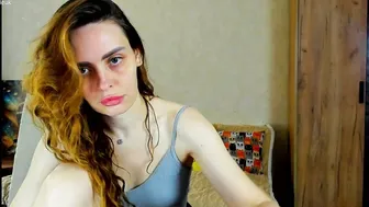 gloria_wood bush on webcam