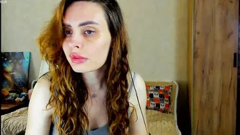 gloria_wood bush on webcam