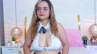 Marilynvega77 blonde chat sex cam
