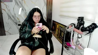 queen_findom1 cam girl chat (08/10/2026)