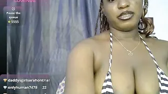 Sweetpetitgirl webcam show posing on webcam