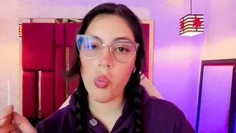 moon_winy glasses cam girl chat