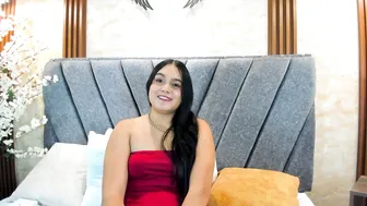 sienna_lu posing on webcam 08/13/2026