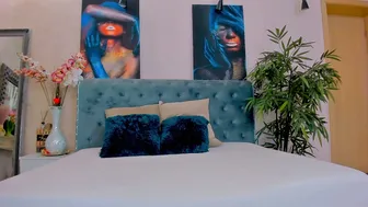 Michellereys cam porn video posing on webcam