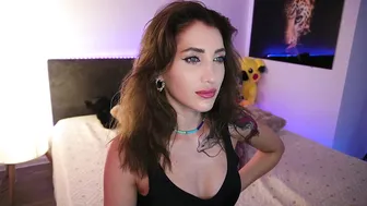 Tweety_twist (07-20-2025) smalltits
