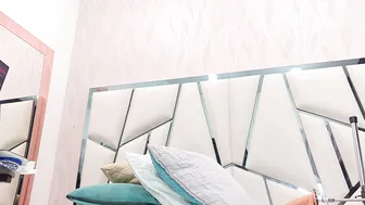 _aurora18 naked hot cam video