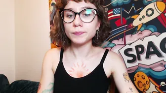 sunshinehella sensual posing on cam