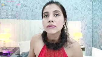 sara_melo fuckmachine posing on webcam