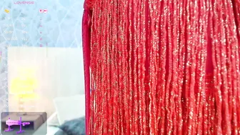 sara_melo fuckmachine posing on webcam