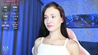 snowwhate_00 smallbreasts posing on cam