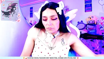 Marcy_neko posing on cam on live cam