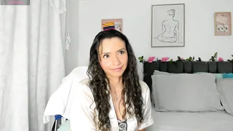 iris_evans__ posing on webcam 08/15/2026