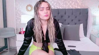 Zoewilliis cam show - 08-18-2026