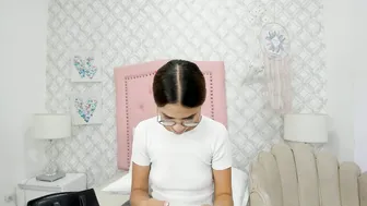 sofia_martinez9 posing on webcam 21-Aug-2026