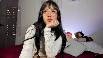 Lolaleah_ posing on webcam 21-Aug-2026