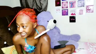 Dreameyez skinny webcam show