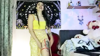 leynamadrigal posing on webcam 23-Aug-26