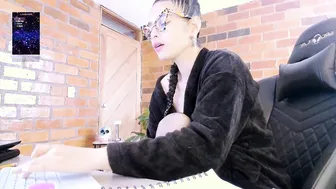 paulinabarnett_ posing on webcam 01/12/2025