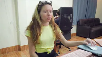 ellcrys squirt posing on cam