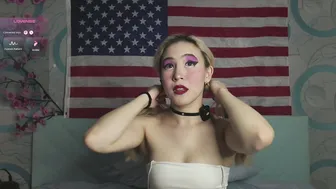 lovamanda sex cam chat posing on webcam