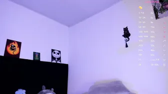 Nicoleozzyy posing on cam (08/24/2026)