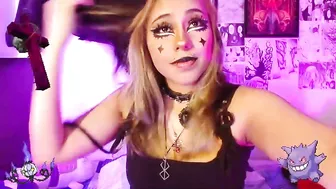 lumiere_berserk posing on cam 27 August 2026