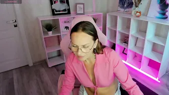 Bella_sw0n naked on cam - (08/27/2026)