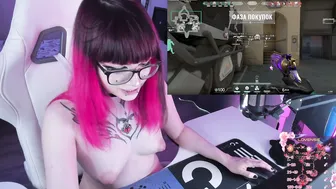Yumi_youkai gaming naked on cam