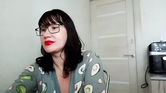 anabellovee posing on webcam (08/29/2026)