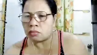 hottycrissy4u asian posing on cam
