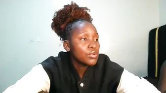 Royal_goddes2 squirt posing on cam