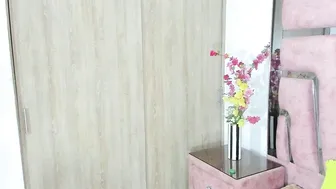Marakarly new posing on webcam