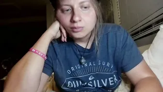 scartit feet posing on webcam