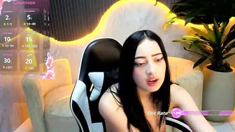 Skyhoney_tp petite on webcam