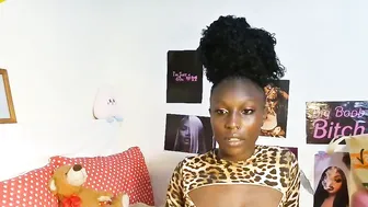 Zia_vier bigboobs posing on webcam