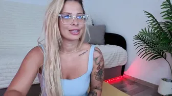 blueyeskate free cam show 09-08-2026