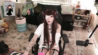 Archancel gamer posing on webcam