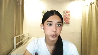 Ur_dazzlingmorenaxx on webcam 09-09-2026